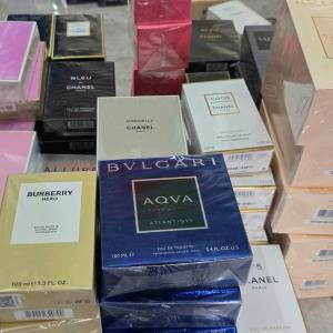 Công an TP.HCM triệt phá băng nhóm mua bán hơn 10.000 chai nước hoa Chanel, Bvlgari, Dior... giả