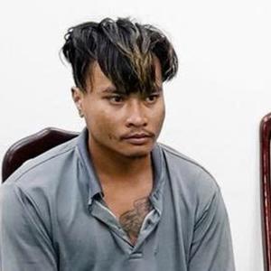 Chạy xe máy đi nhậu về va chạm với chó, ra tay chém chết chủ nuôi