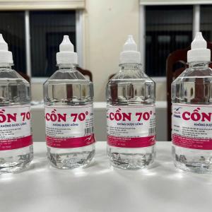 Phó chủ tịch thị trấn ở Hà Nội sản xuất cồn y tế giả như thế nào?