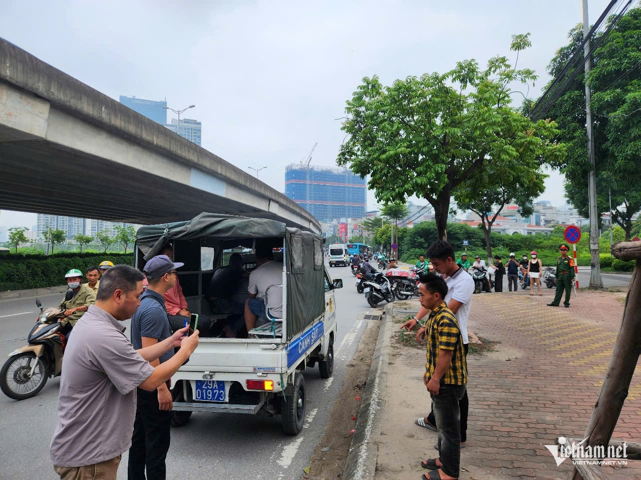 Vụ thu 4,2 triệu đồng/cuốc xe ở Hà Nội: Các đối tượng 'ăn chia' ra sao?