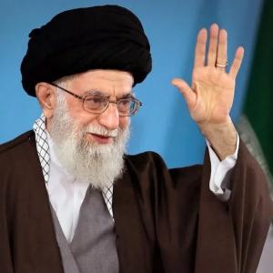 Lãnh tụ tối cao Khamenei: Iran không phải dân tộc dễ đầu hàng, Mỹ không nên động binh