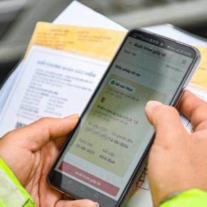 Người Việt định cư ở nước ngoài, làm thế nào để đổi được bằng lái B2?
