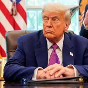 Ông Trump cân nhắc tấn công Iran nhưng chưa đưa ra quyết định cuối cùng