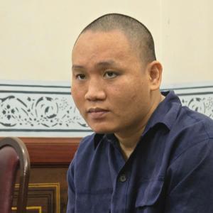 Lãnh án 14 năm tù vì đâm trọng thương cảnh sát khu vực