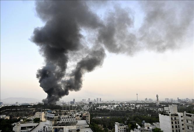 Chính phủ nhiều nước tiếp tục nỗ lực sơ tán công dân ra khỏi Israel, Iran