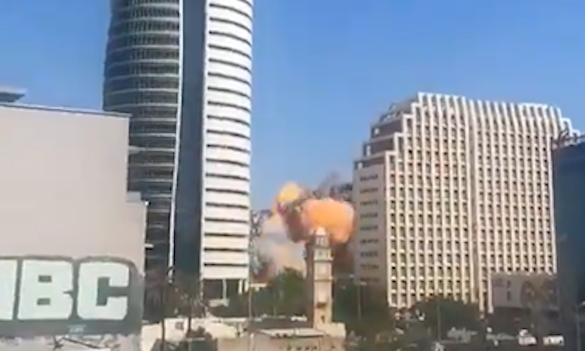 Iran phóng hàng chục tên lửa vào Israel