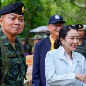 Thủ tướng Thái Lan gặp chỉ huy quân đội để tháo ngòi căng thẳng