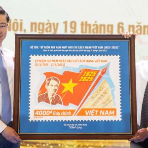 Phát hành bộ tem kỷ niệm 100 năm Báo chí cách mạng Việt Nam