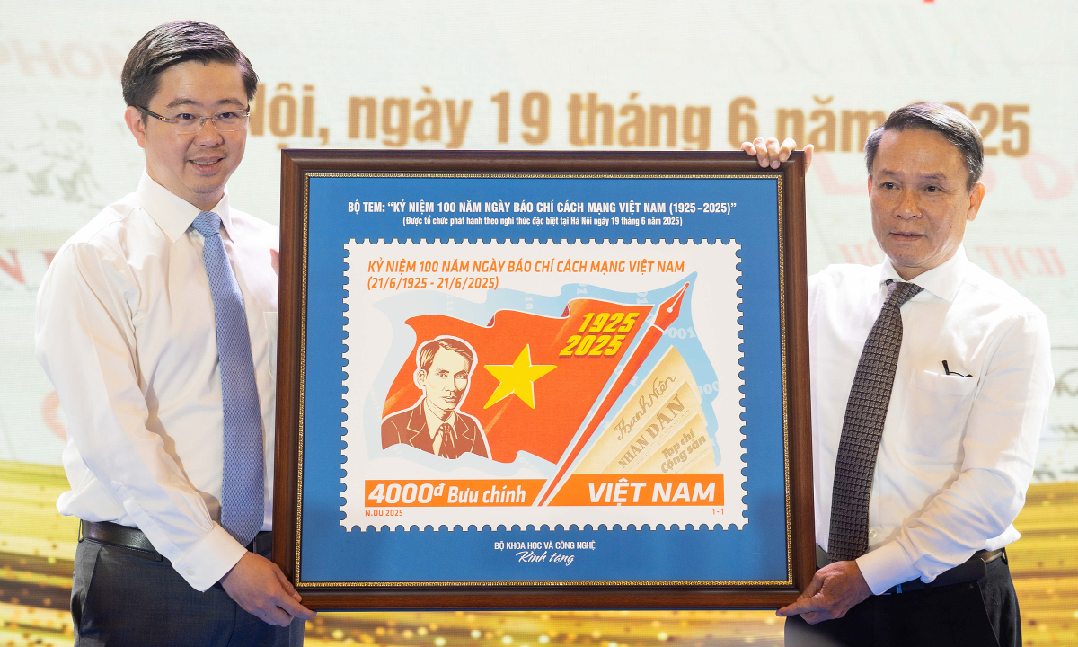 Phát hành bộ tem kỷ niệm 100 năm Báo chí cách mạng Việt Nam