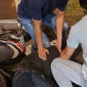 Trinh sát quật ngã nghi can sát hại bà chủ tiệm tạp hóa