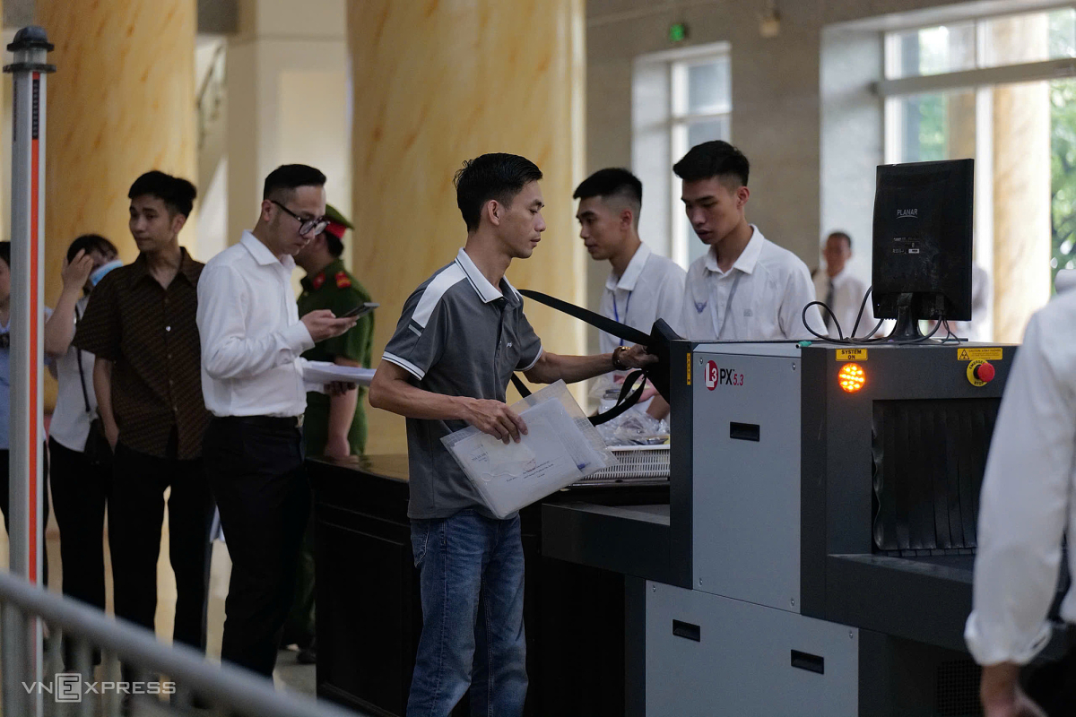 Những ai mua cổ phiếu ROS sẽ được bồi thường trong vụ án Trịnh Văn Quyết?