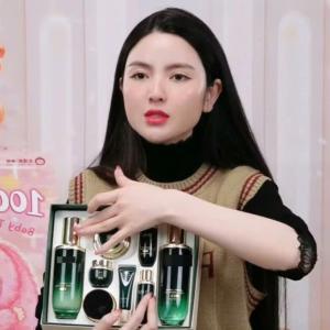 Vụ Chu Thanh Huyền bị tố bán hàng nhập lậu: Quản lý thị trường vào cuộc