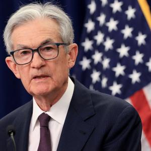 Fed giữ nguyên lãi suất, cảnh báo lạm phát 'đáng kể' sắp xuất hiện