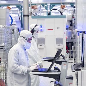 Intel 'dự kiến sa thải 10.000 nhân viên nhà máy'