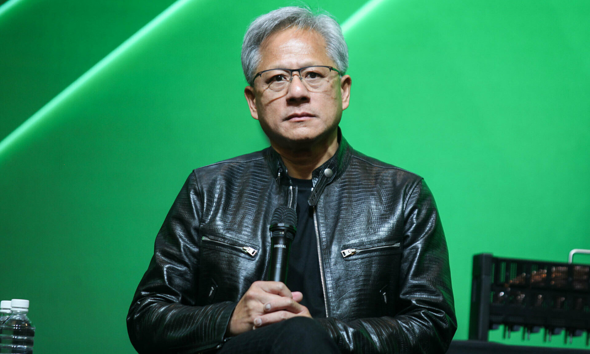 Jensen Huang chỉ trích dự báo 'AI gây thất nghiệp' của CEO Anthropic