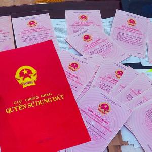 Khi sang tên sổ đỏ, người dân cần tránh điều này để không bị phạt