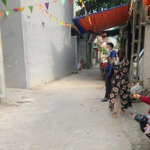Nhà trong ngõ Hà Nội giảm nửa tỷ vẫn hiếm khách hỏi, nhà đầu tư mắc kẹt