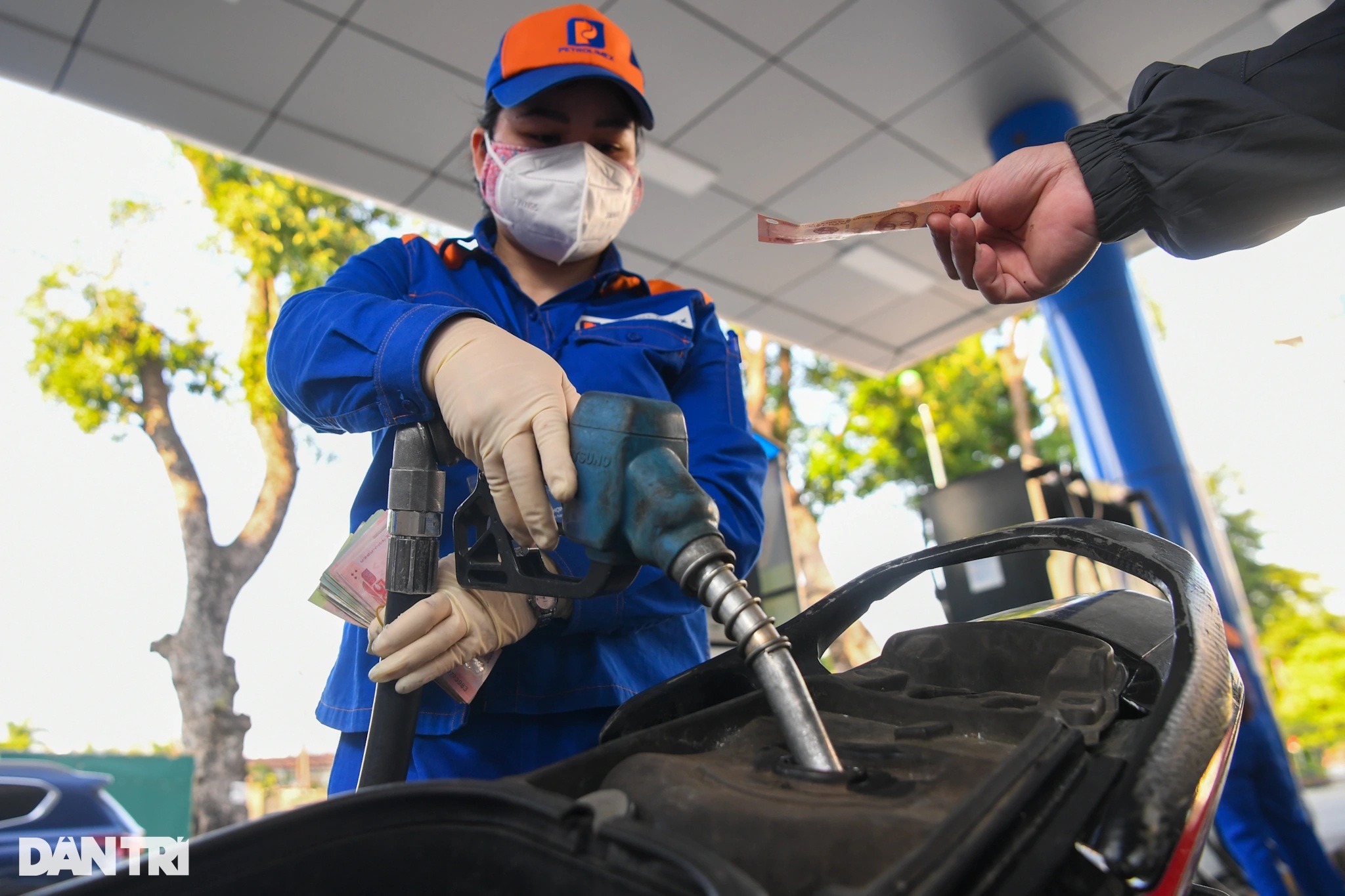 Giá xăng ngày 19/6 sẽ tăng hơn 1.000 đồng/lít?