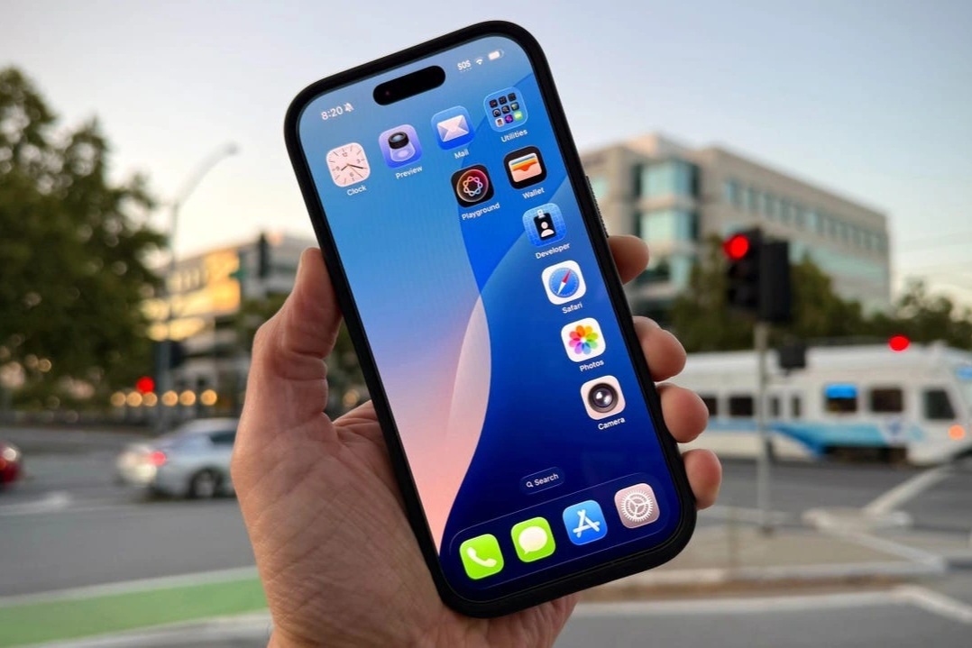 Điểm tuần: iOS 26 ra mắt, ChatGPT gặp sự cố