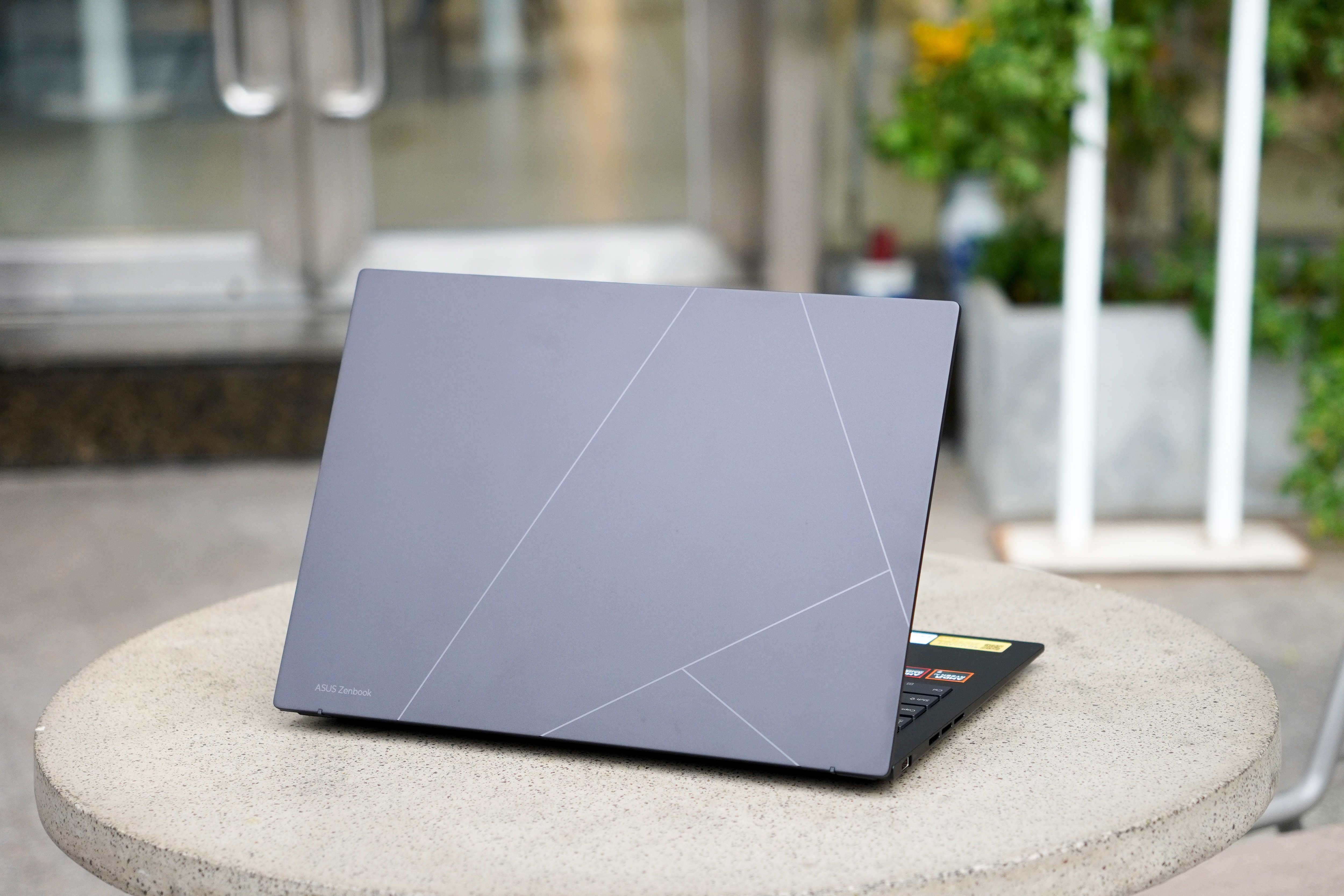 Đánh giá Asus Zenbook 14: Mỏng nhẹ, hiệu năng vừa phải