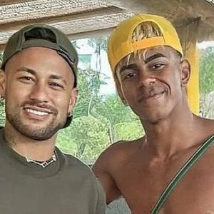 Yamal nghỉ hè cùng Neymar
