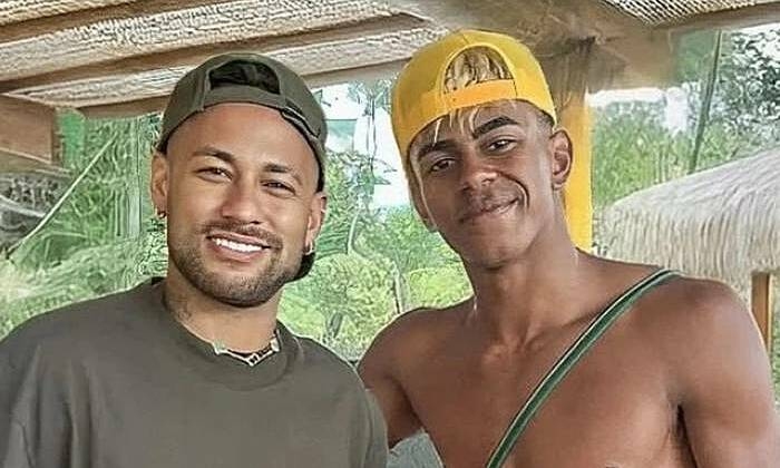 Yamal nghỉ hè cùng Neymar