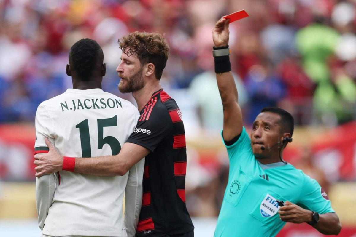 Chelsea thảm bại trước CLB Brazil
