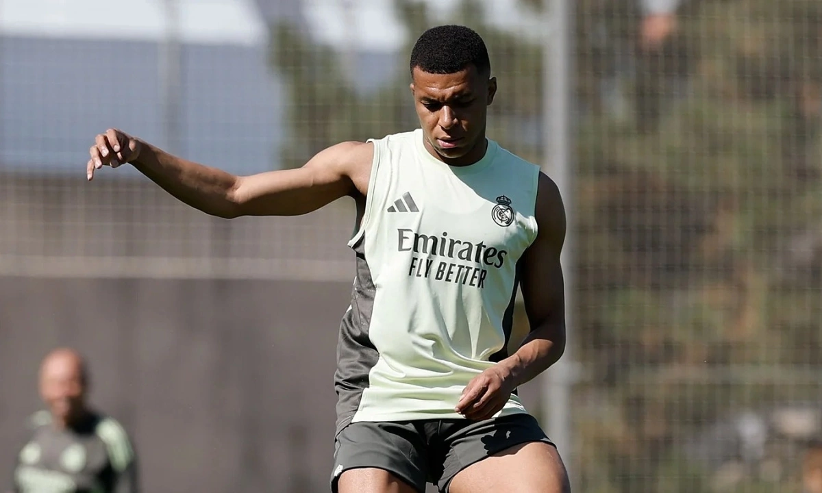 Mbappe nhập viện