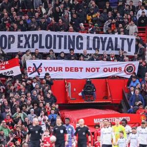 CĐV Man Utd tức giận vì giá vé tăng 'chóng mặt'