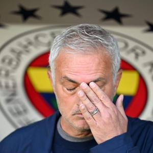 Hàng loạt quan chức bóng đá Thổ Nhĩ Kỳ từ chức vì định trù dập Mourinho