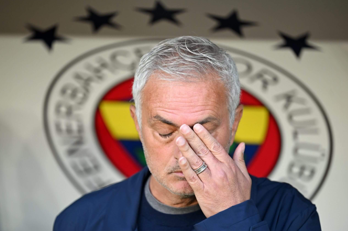 Hàng loạt quan chức bóng đá Thổ Nhĩ Kỳ từ chức vì định trù dập Mourinho