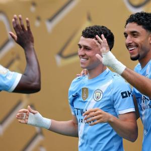 Foden tỏa sáng, Man City đánh bại đội bóng tới từ châu Phi