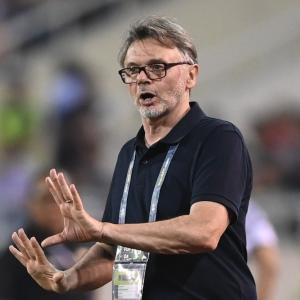 Lộ diện bến đỗ vô cùng bất ngờ của HLV Troussier