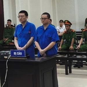Bà chủ quán trà đá phát hiện 2 đối tượng nước ngoài tiêu tiền giả