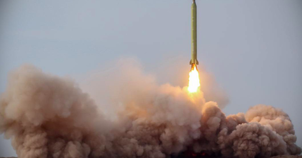 Iran phóng loạt tên lửa đạn đạo quy mô lớn vào Israel