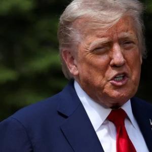 Tổng thống Trump hối thúc Iran đầu hàng vô điều kiện