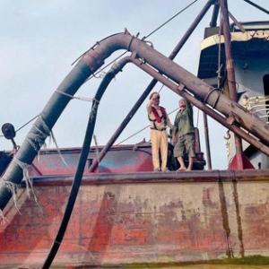 Phát hiện tàu hoán cải, hút cát trái phép trên sông Hồng