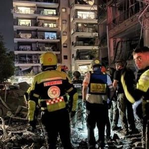 Iran nã hàng trăm tên lửa vào Israel