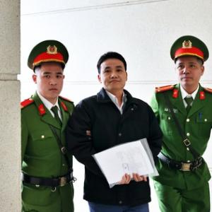 Cựu phó giám đốc sở hầu tòa vì hưởng lợi tiền tỷ vụ “chuyến bay giải cứu”