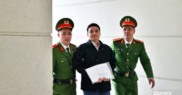 Cựu phó giám đốc sở hầu tòa vì hưởng lợi tiền tỷ vụ “chuyến bay giải cứu”