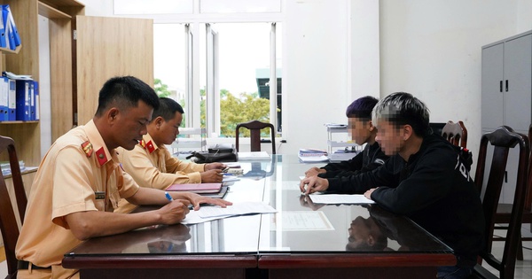 Giao xe mô tô cho con trai chưa đủ điều kiện điều khiển, người cha bị lập biên bản