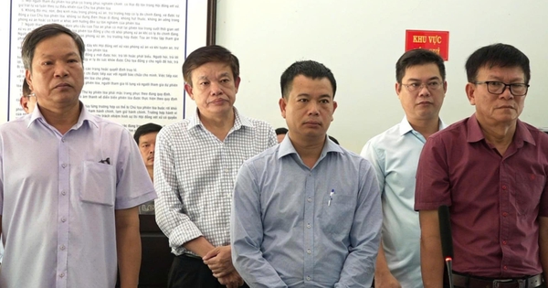 Nguyên giám đốc Trung tâm Đăng kiểm xe cơ giới ở Huế cùng thuộc cấp lĩnh án vì nhận hối lộ