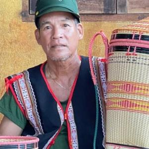 Những bàn tay níu hồn văn hóa Jrai qua từng sợi lạt