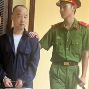Án tù cho người đàn ông nước ngoài "tiện tay" trộm tiền trên máy bay