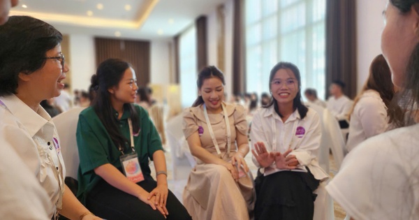 Một ngày người trẻ xin "được phép mệt, được khóc" nhưng để... bình thản