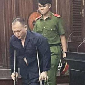 Bị hại bức xúc trước thái độ ngạo mạn của giám đốc chống nạng hầu tòa