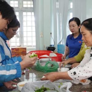 Câu chuyện đẹp ở Ngô Mây trên hành trình "vượt vũ môn" của các sĩ tử Kon Tum