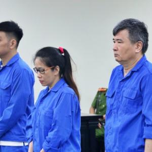 Cựu Phó Vụ trưởng khai được chủ doanh nghiệp “cầm một tập sổ đỏ trên tay rồi bảo chọn”