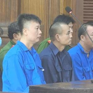 Cựu cán bộ hải quan và 4 chủ hàng hầu tòa vì buôn lậu
