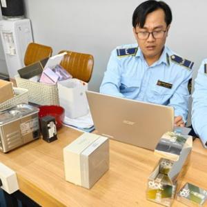 Chủ cơ sở kinh doanh bị phạt 62,5 triệu đồng vì buôn bán thuốc lá điện tử
